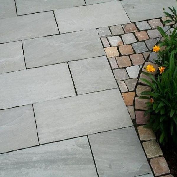Hereford Grey Antique Paving Slabs with cobbles