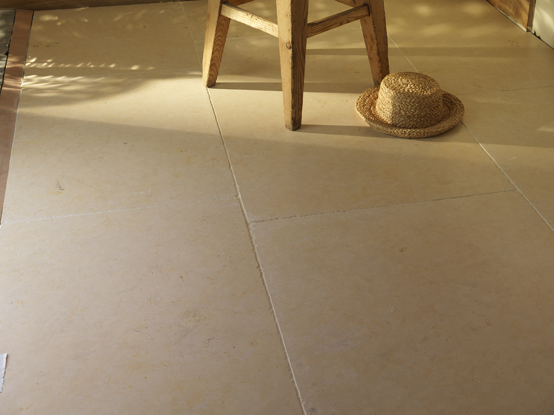 4 ways that stone tiles can make your home feel and look bigger