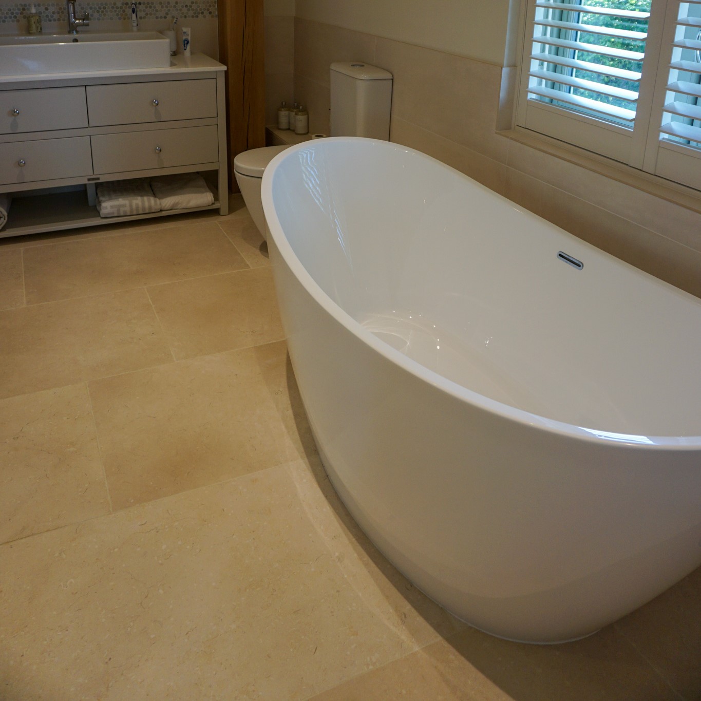 Reasons to consider stone tiles for your bathroom renovation
