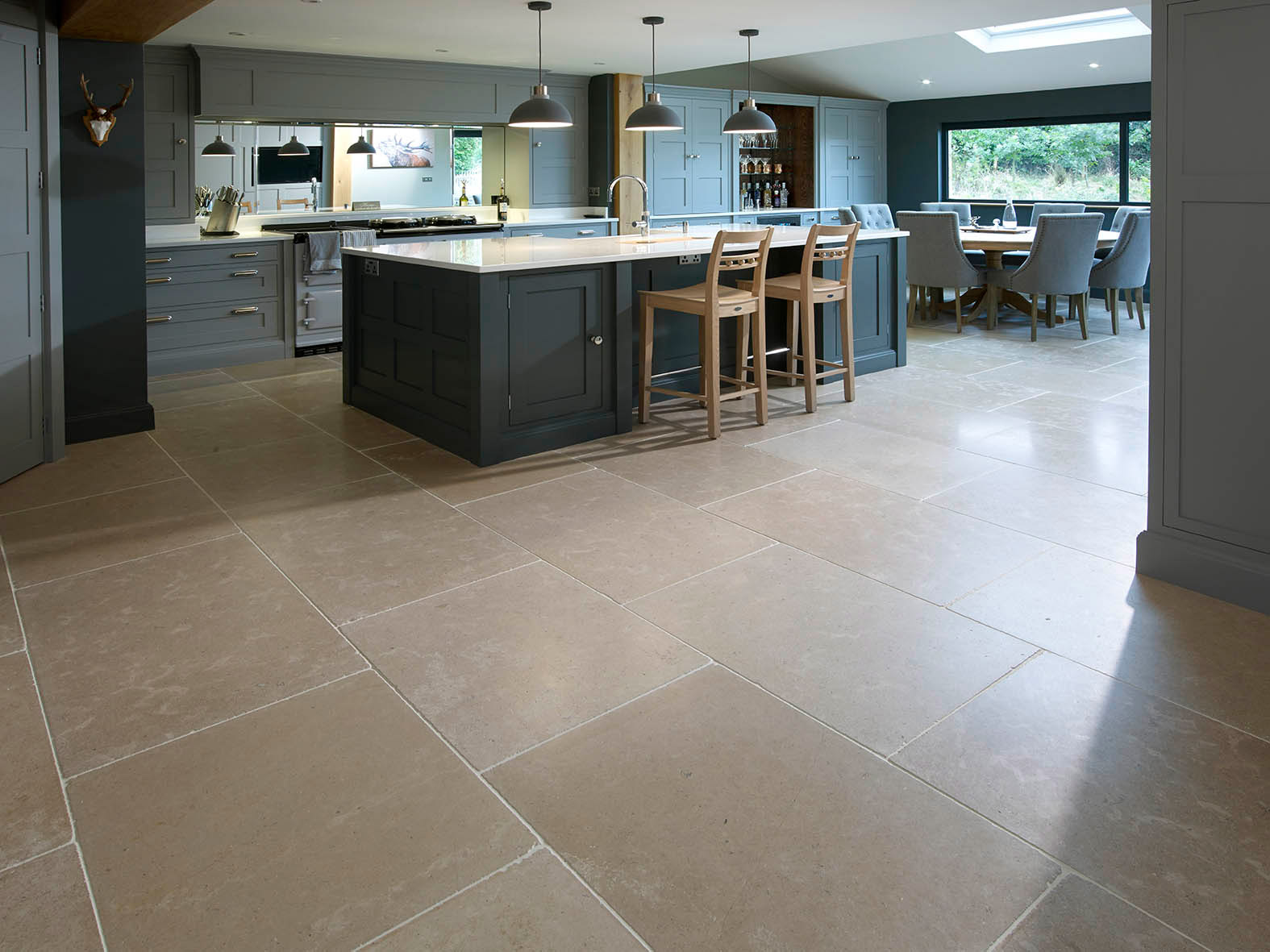 4 ways that stone tiles can make your home feel and look bigger